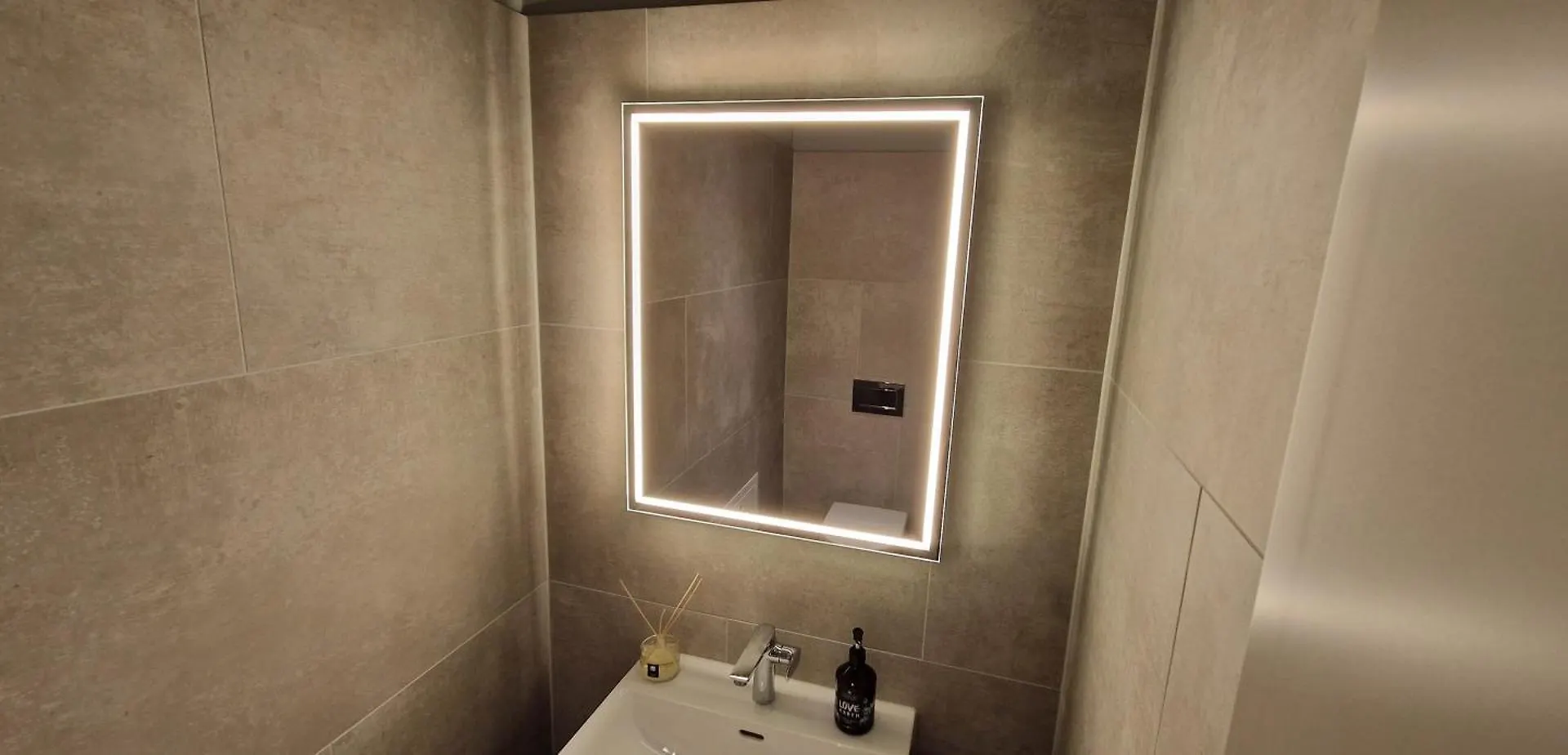 Visionary Hospitality Bassersdorf, Zuerich - Premium Apartments In Swiss Style With Free Parking, Washer, Kitchen, Terrace, Vaulted Cellar Event Room, 15' City & Airport Schweiz