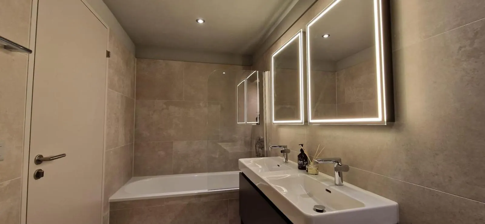 Visionary Hospitality Bassersdorf, Zuerich - Premium Apartments In Swiss Style With Free Parking, Washer, Kitchen, Terrace, Vaulted Cellar Event Room, 15' City & Airport