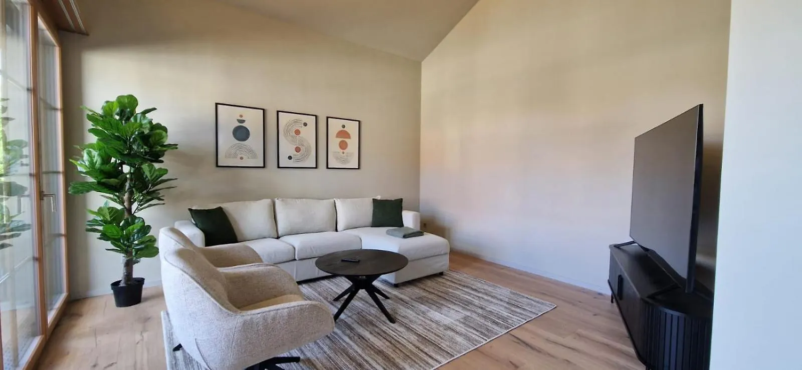 Visionary Hospitality Bassersdorf, Zuerich - Premium Apartments In Swiss Style With Free Parking, Washer, Kitchen, Terrace, Vaulted Cellar Event Room, 15' City & Airport Bassersdorf