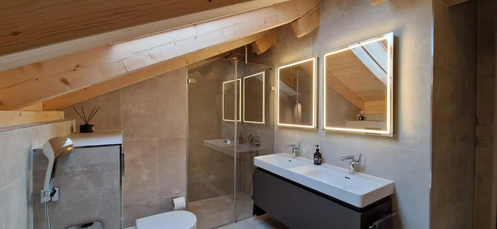 Visionary Hospitality Bassersdorf, Zuerich - Premium Apartments In Swiss Style With Free Parking, Washer, Kitchen, Terrace, Vaulted Cellar Event Room, 15' City & Airport 0*, Bassersdorf
