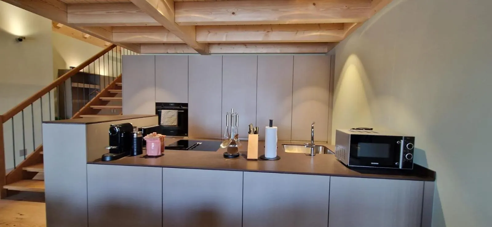 Visionary Hospitality Bassersdorf, Zuerich - Premium Apartments In Swiss Style With Free Parking, Washer, Kitchen, Terrace, Vaulted Cellar Event Room, 15' City & Airport Schweiz