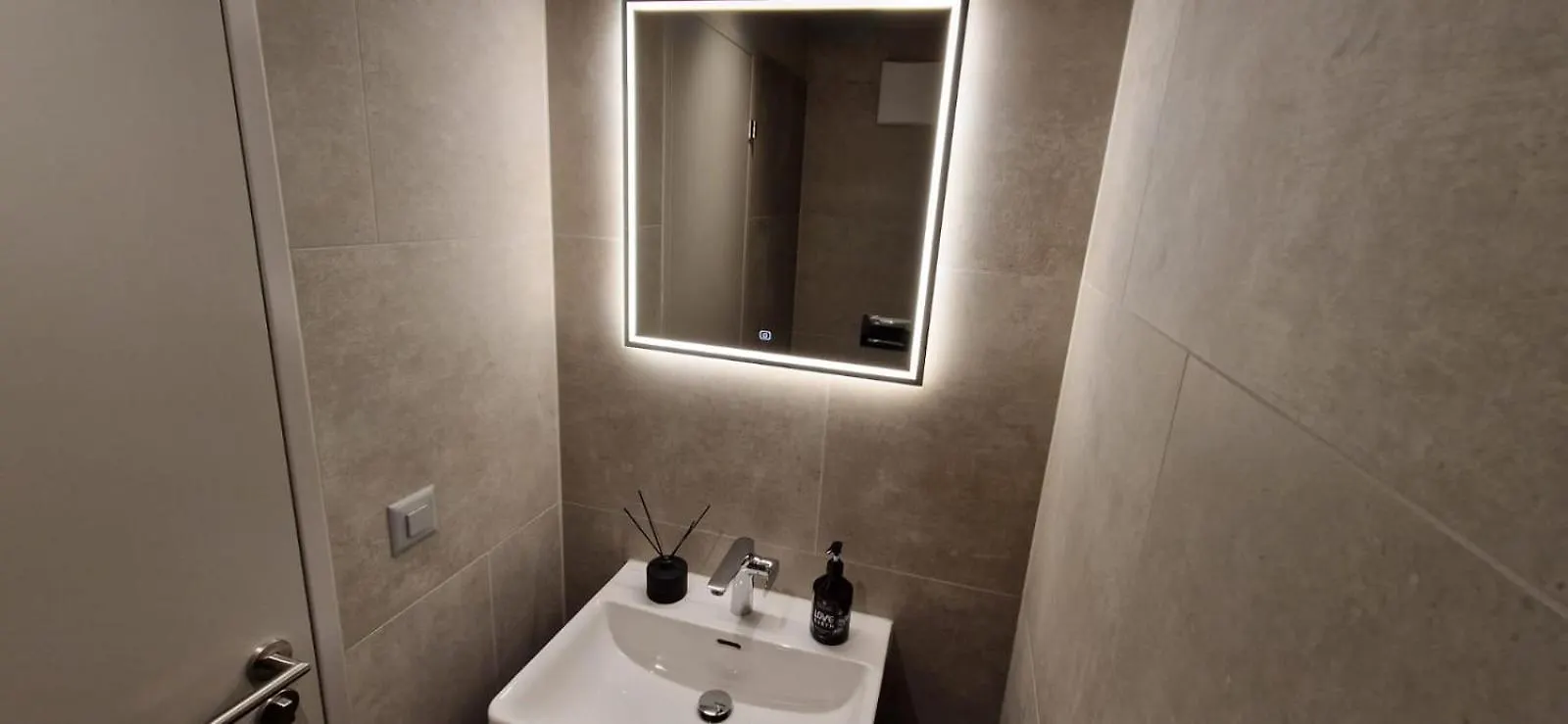 Visionary Hospitality Bassersdorf, Zuerich - Premium Apartments In Swiss Style With Free Parking, Washer, Kitchen, Terrace, Vaulted Cellar Event Room, 15' City & Airport 0*, Bassersdorf Schweiz