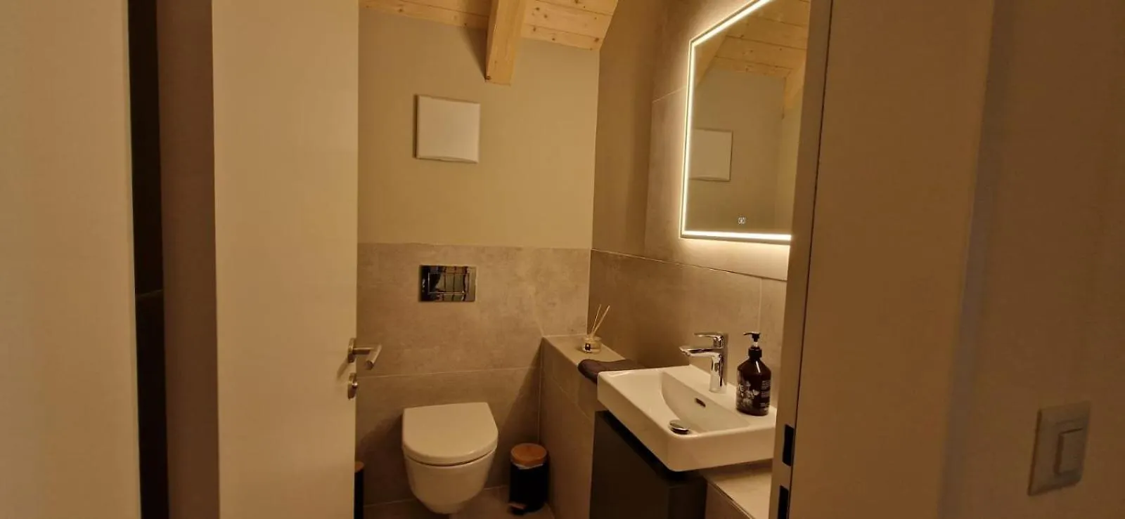 Visionary Hospitality Bassersdorf, Zuerich - Premium Apartments In Swiss Style With Free Parking, Washer, Kitchen, Terrace, Vaulted Cellar Event Room, 15' City & Airport
