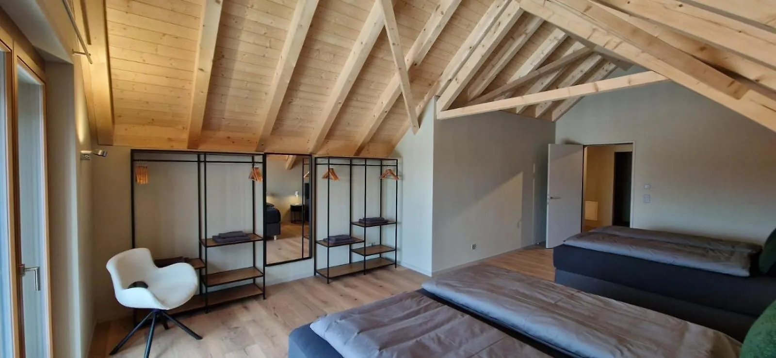 Visionary Hospitality Bassersdorf, Zuerich - Premium Apartments In Swiss Style With Free Parking, Washer, Kitchen, Terrace, Vaulted Cellar Event Room, 15' City & Airport Bassersdorf