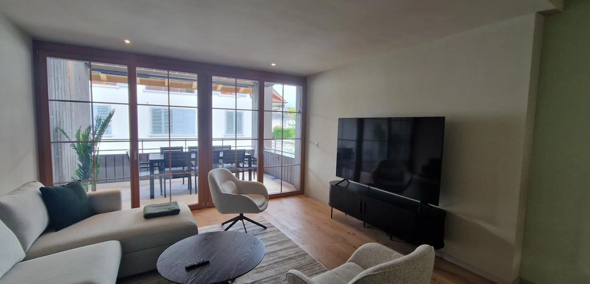Visionary Hospitality Bassersdorf, Zuerich - Premium Apartments In Swiss Style With Free Parking, Washer, Kitchen, Terrace, Vaulted Cellar Event Room, 15' City & Airport 0*, Bassersdorf Switzerland