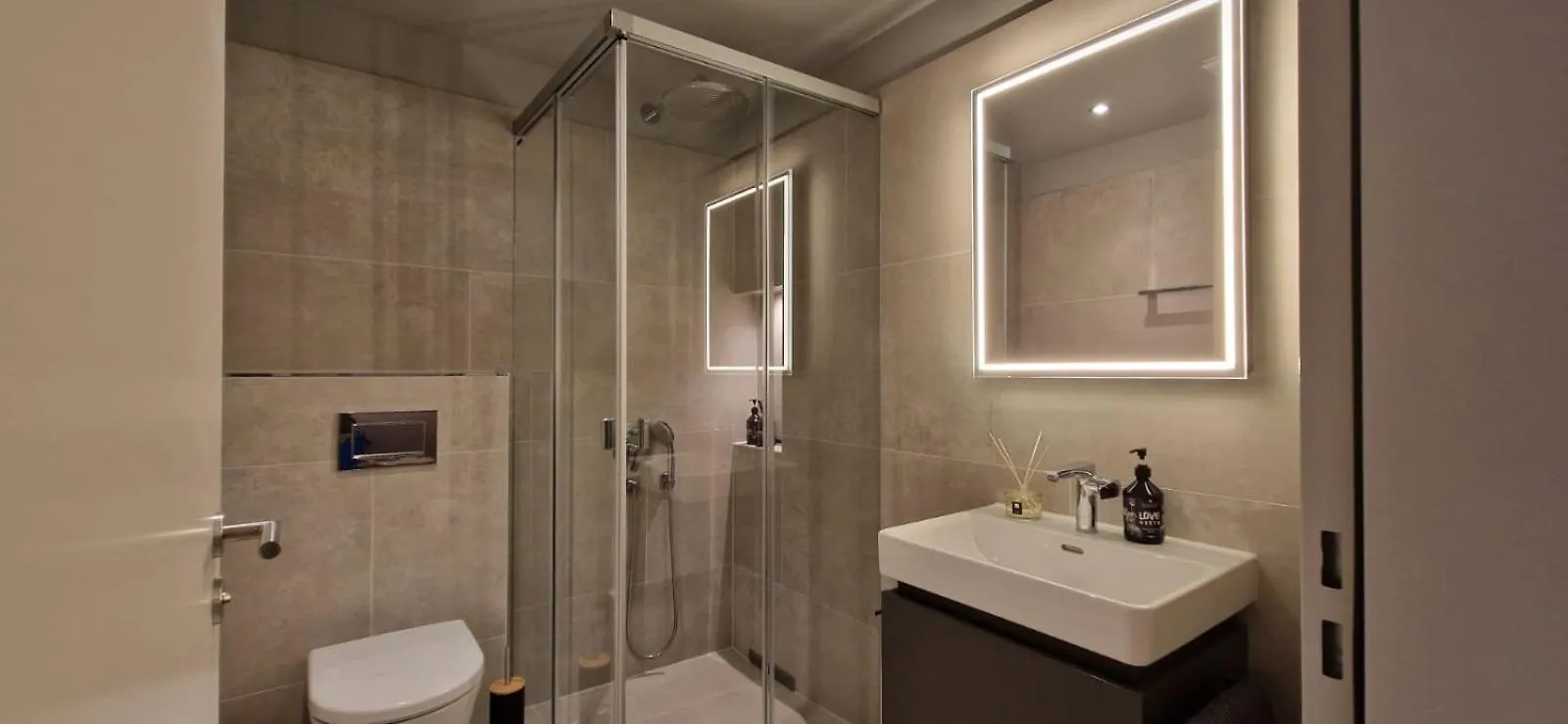 Visionary Hospitality Bassersdorf, Zuerich - Premium Apartments In Swiss Style With Free Parking, Washer, Kitchen, Terrace, Vaulted Cellar Event Room, 15' City & Airport  Bassersdorf
